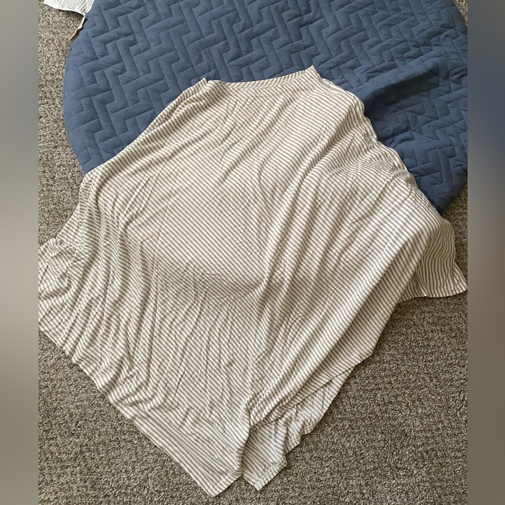 Stretchy Striped Nursing Cover